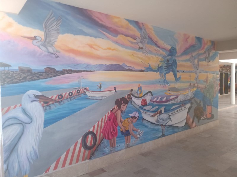 Avanza pintado de murales en interior de Palacio Municipal