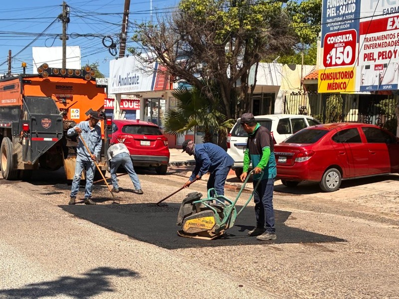 Avanza programa de bacheo en Los Mochis: reparan 