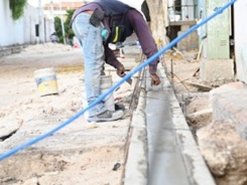 Avanza rehabilitación de calles en Col. España