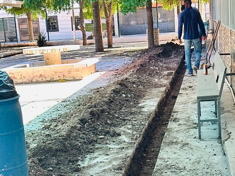 Avanza reparación del sistema eléctrico en la primaria Miguel Hidalgo