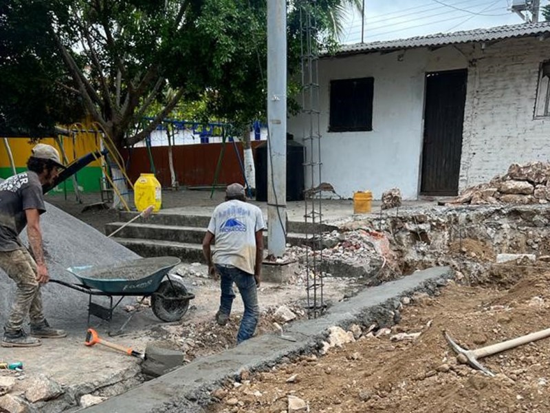 Avanza restauración de escuelas afectadas por sismo en Michoacán