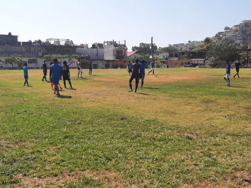 Avanza torneo relámpago en campo agrario, realizarán semifinales próximo domingo