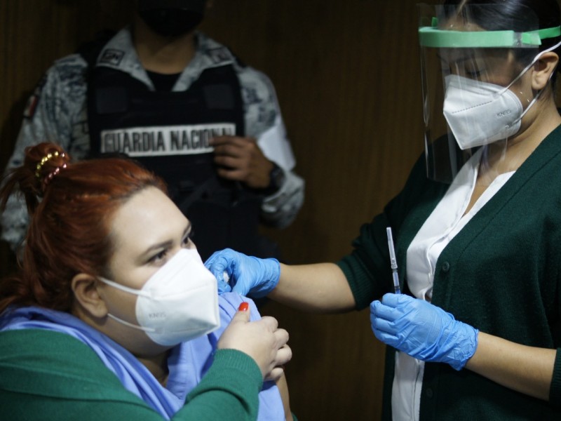 Avanza vacunación contra Covid-19 en el  IMSS