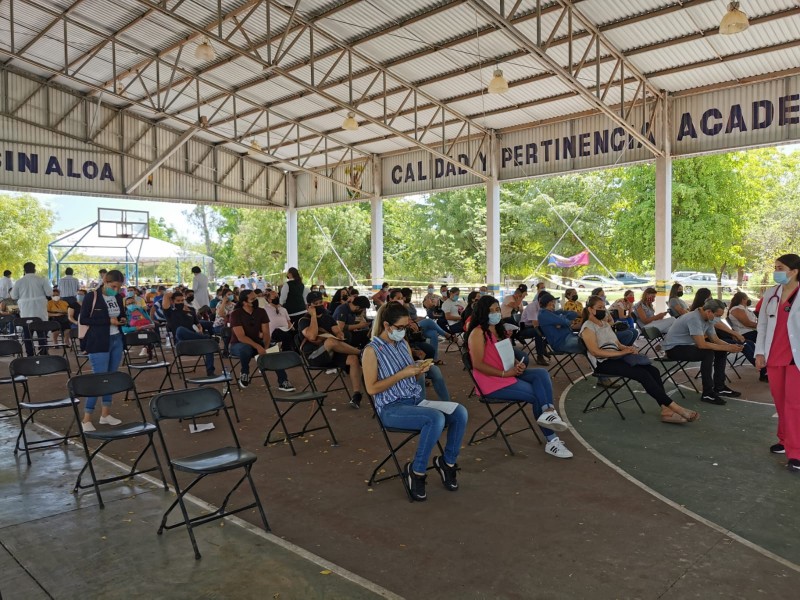 Avanza vacunación para docentes y administrativos del sector educativo