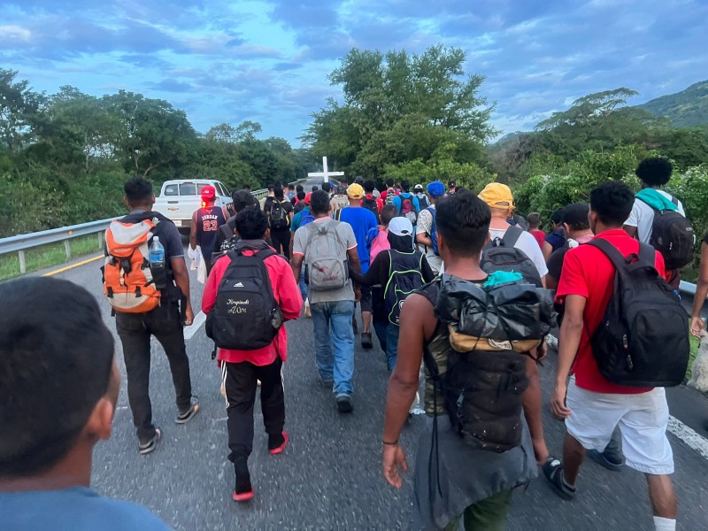 Avanzan a Tonala 400 migrantes Retrasadas por Problemas de salud