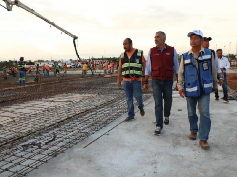 Avanzan obras de hangar de carga en el AIAAC