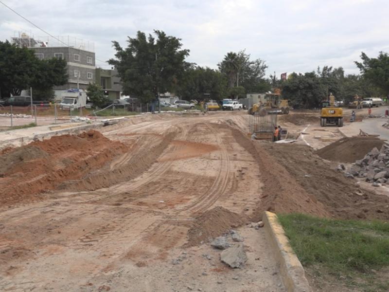 Avanzan obras del megasocavón en avenida Malecón, pero persiste el caos vial
