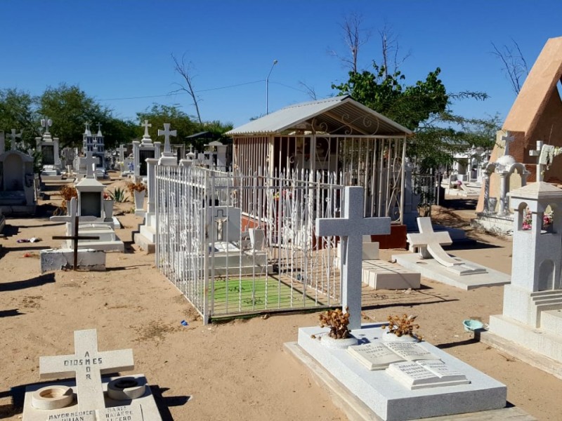 Avanzan preparativos para el Día de Muertos en panteones