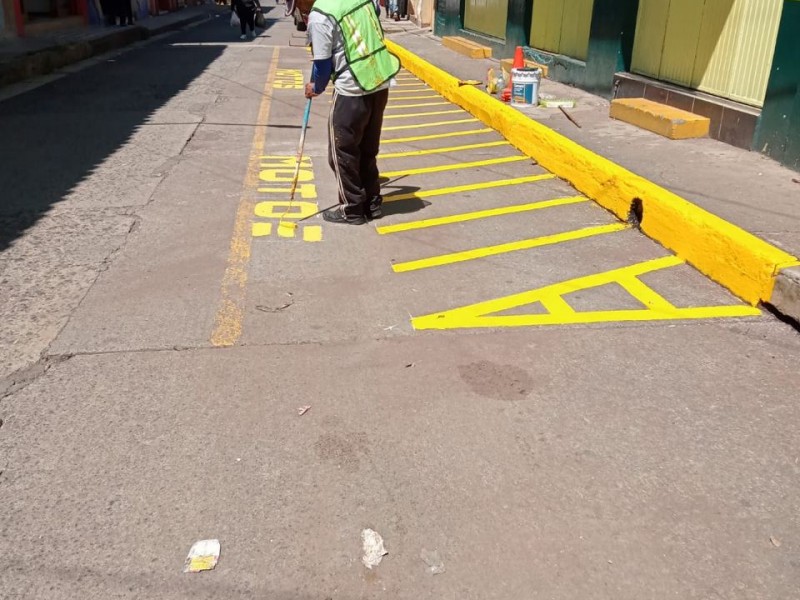 Avanzan trabajos de balizamiento en principales calles de Tangancícuaro