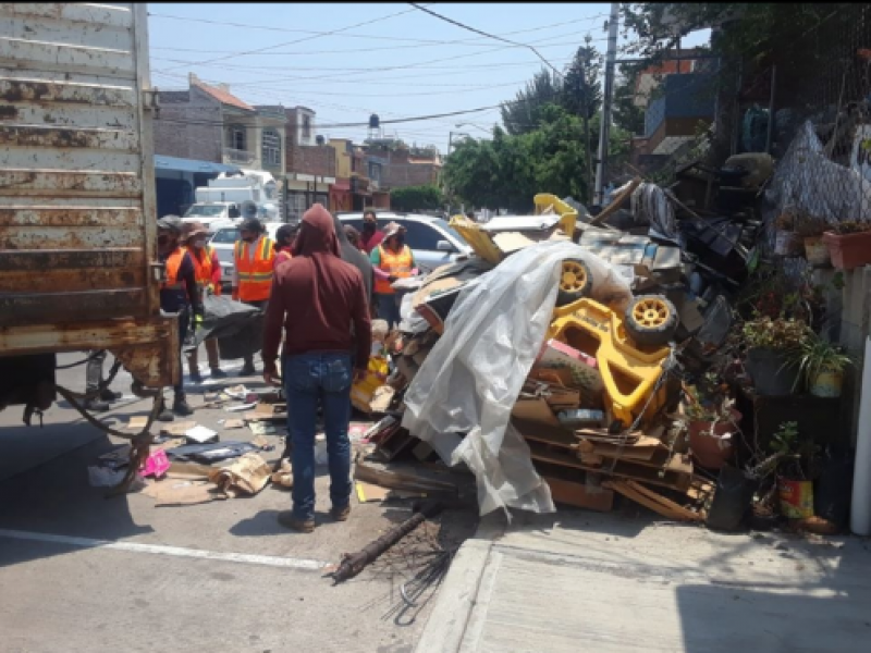 Avanzan trabajos de descacharrización en colonias de Zamora