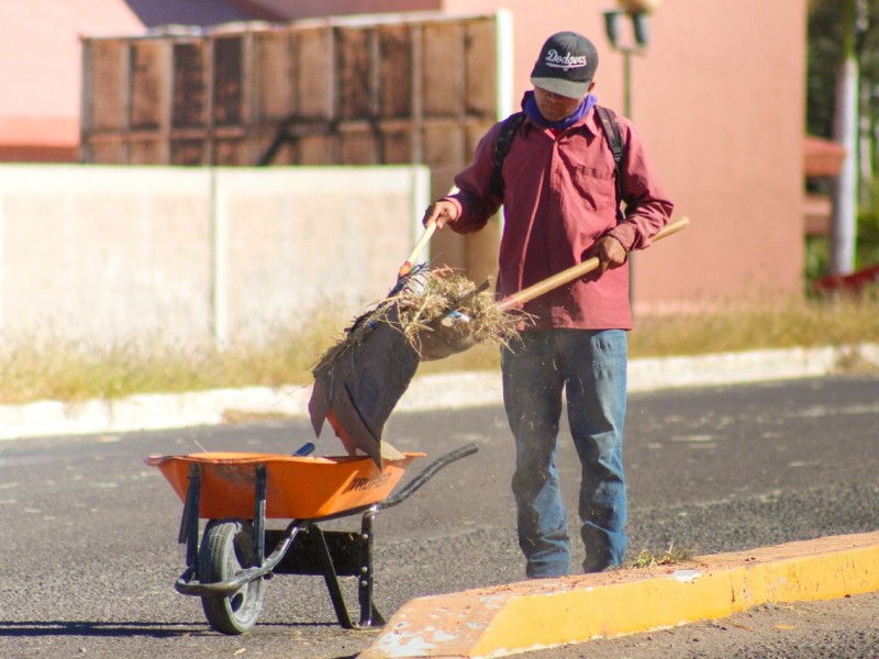 Avanzan trabajos de limpieza en bulevar Luis Encinas