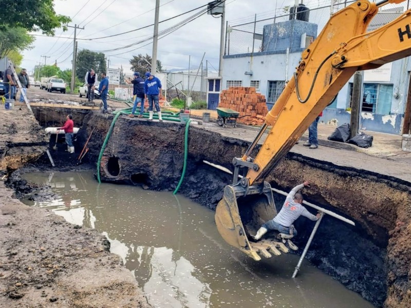 Avanzan trabajos de rehabilitación de drenaje en la avenida Madero