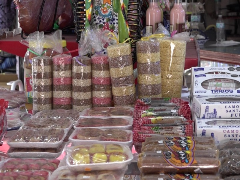 Avenida 6 oriente tradición para la venta de dulces típicos