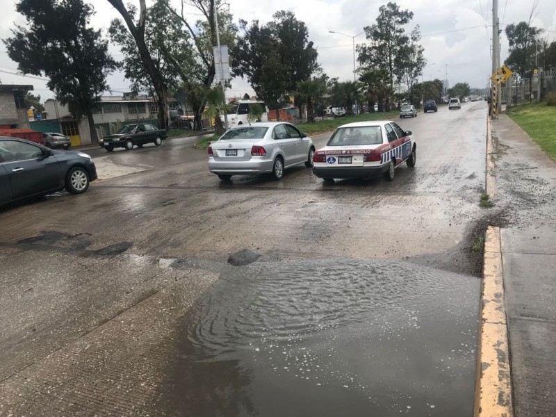 Avenida Independencia en Cerro de Amalucan; peligro para motociclistas