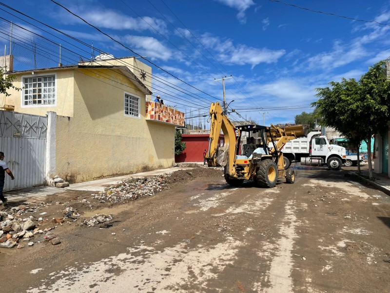 Avenidas llenas de escombro por las lluvias de la madrugada