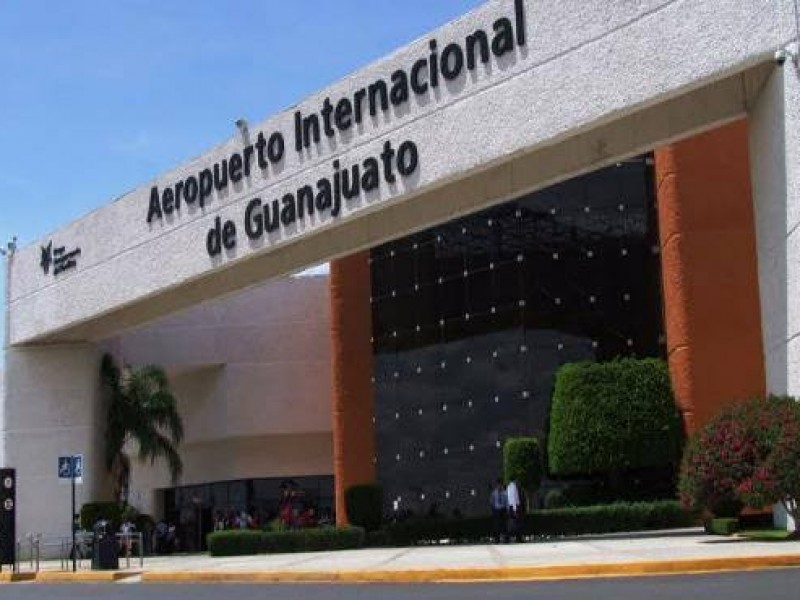 Avión aterriza de emergencia en Aeropuerto del Bajío