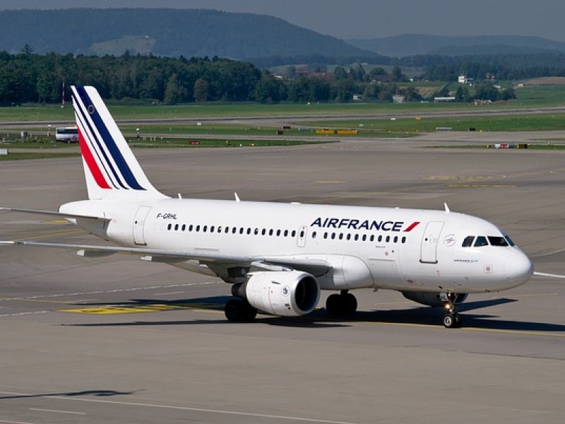 Avión de Air France aterriza de emergencia por pasajero agresivo