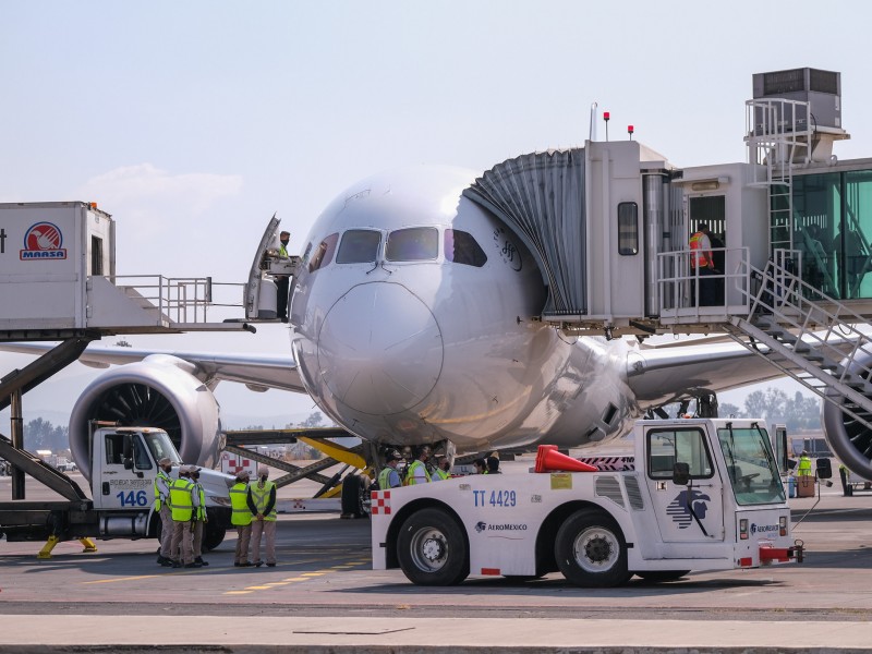 Avión realiza aterrizaje de emergencia en Guadalajara