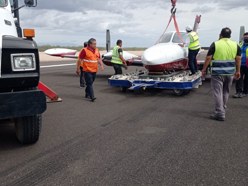 Avioneta tuvo problemas con tren de aterrizaje