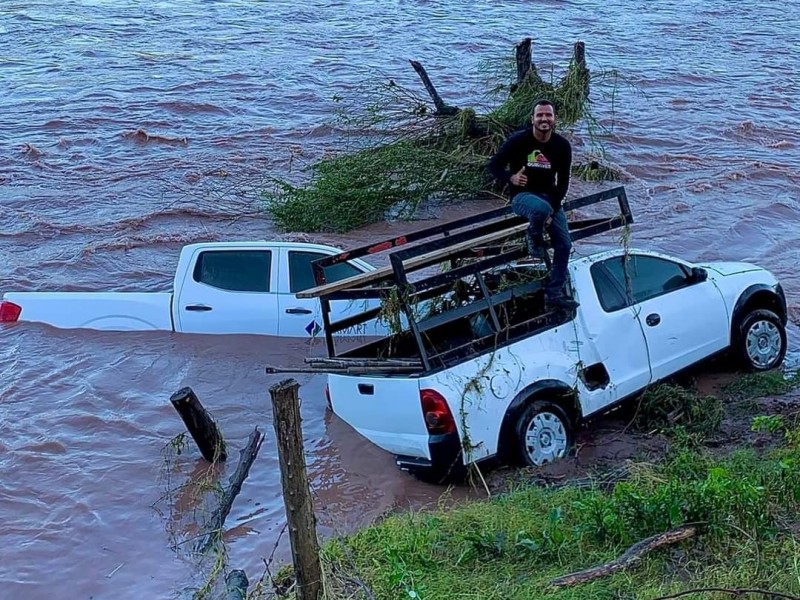 Ayuda a indígenas incomunicados en sierra nayarita; ciudadano realiza altruismo