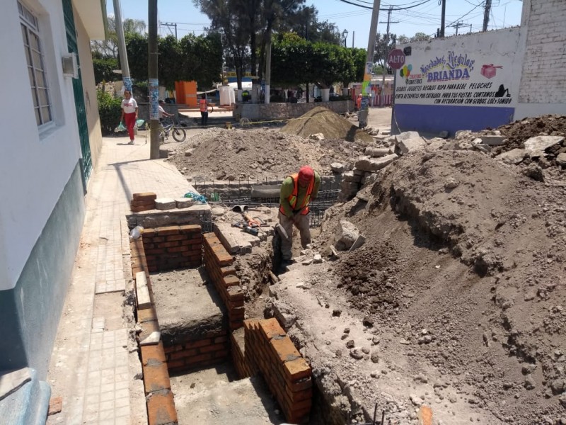 Ayuntamiento adeuda a constructoras que realizan obra pública