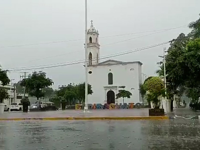 Ayuntamiento de Badiraguato entrega apoyos a familias vulnerables