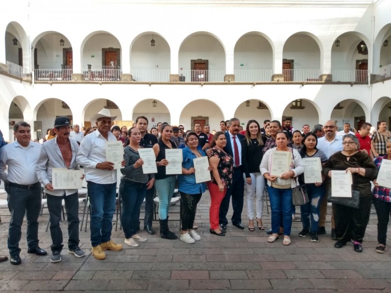 Ayuntamiento de Culiacán entrega 160 títulos de propiedad
