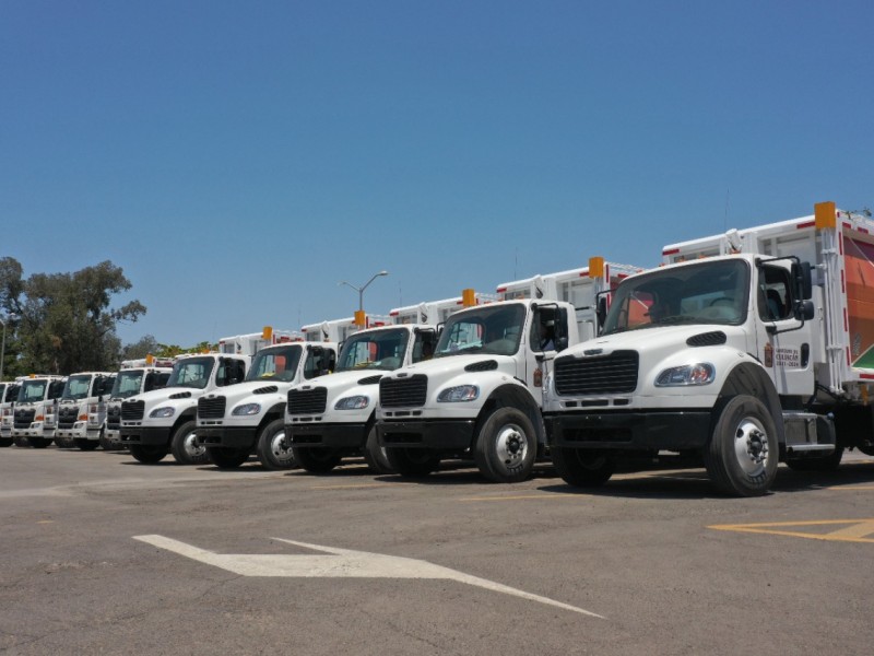 Ayuntamiento de Culiacán entrega camiones de basura