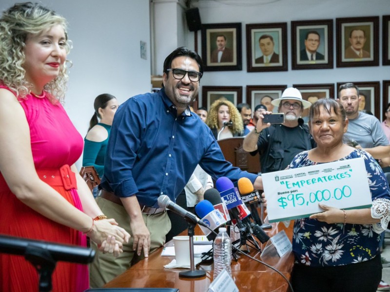 Ayuntamiento de Culiacán entrega microfinanciamiento a mujeres emprendedoras