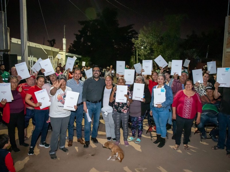 Ayuntamiento de Culiacán entregó títulos de propiedad