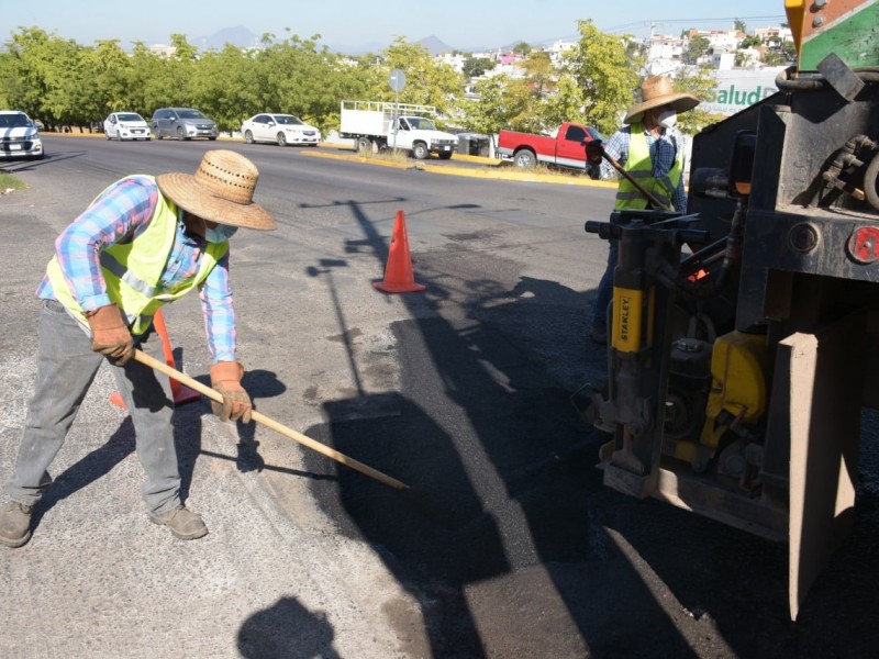 Ayuntamiento de Culiacán trabaja en el bacheo de calles