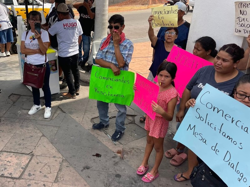 Ayuntamiento de Tecomán da largas a la reubicación de comerciantes desalojados