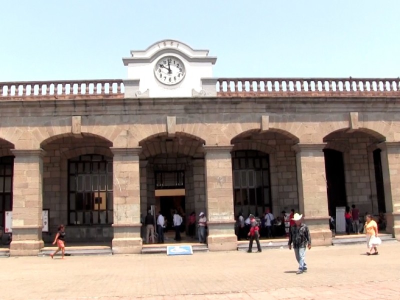 Colectivos LGBT+ protestan contra Ayuntamiento de Tepic