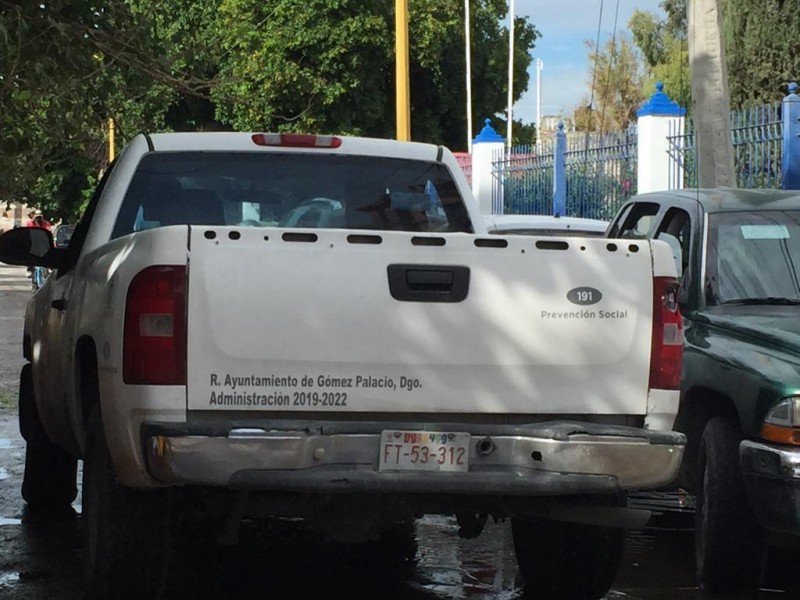 Vehiculos oficiales de Gómez Palacio no pagan refrendo vehicular