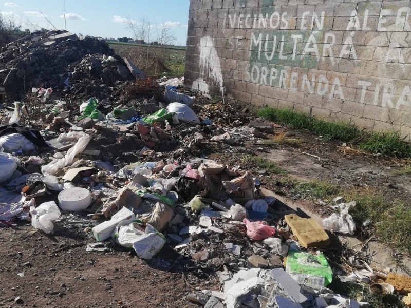 Ayuntamiento dispuesto a multar a comerciantes por arrojar basura
