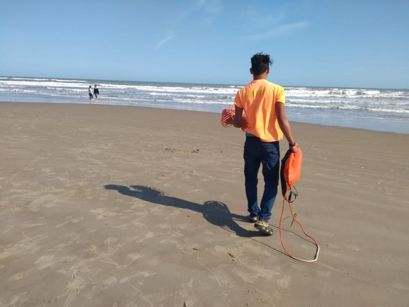 Ayuntamiento dotará equipamiento a guardavidas de playa