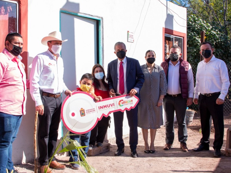 AYUNTAMIENTO ENTREGA 14 VIVIENDAS EN CULIACANCITO