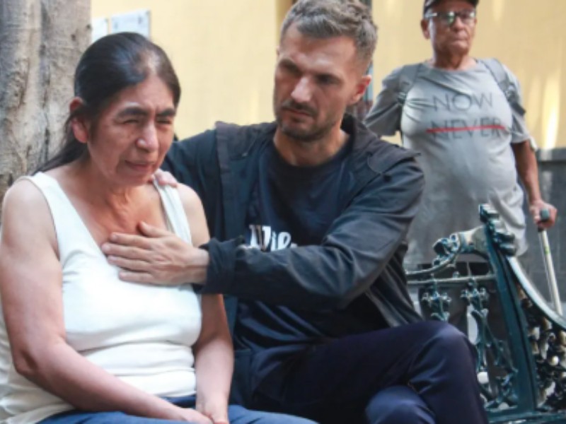 Ayuntamiento pide a curandero rumano dejar de antender en vía pública