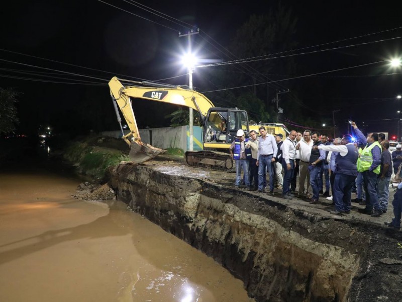 Ayuntamiento trabaja día y noche para terminar obra en Siervo