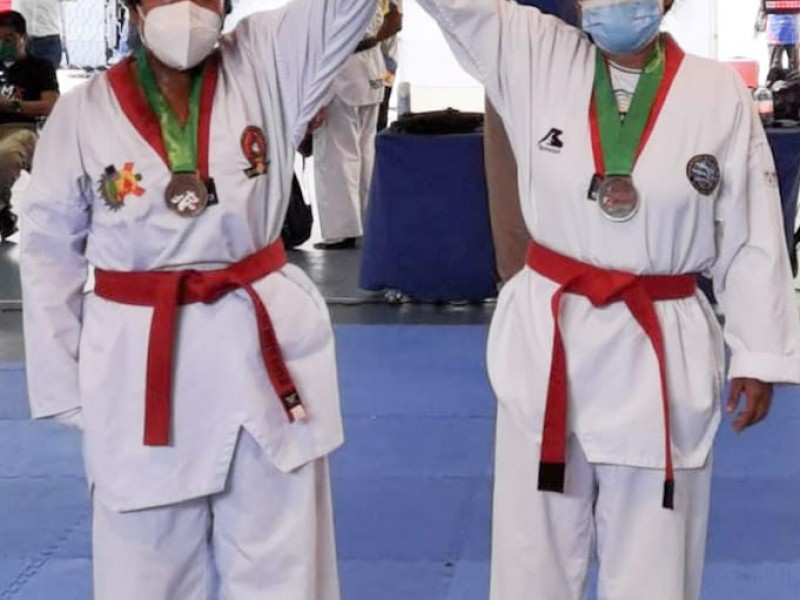 Azuetense gana medalla de oro en campeonato de Taekwondo