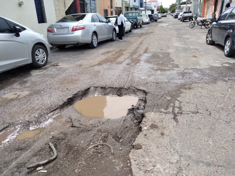 Bache de la Caoba provoca ponchadura de llantas