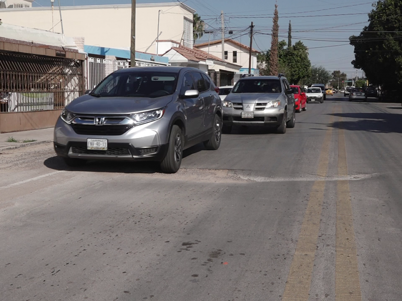 Bache en colonia Estrella causa daños y provoca choques