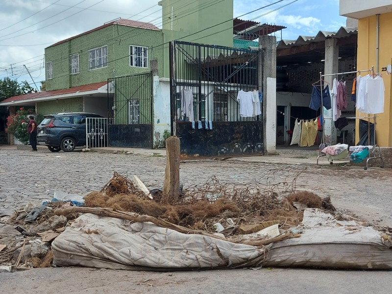 Bache en Colonia Tecolote es cubierto con un colchón