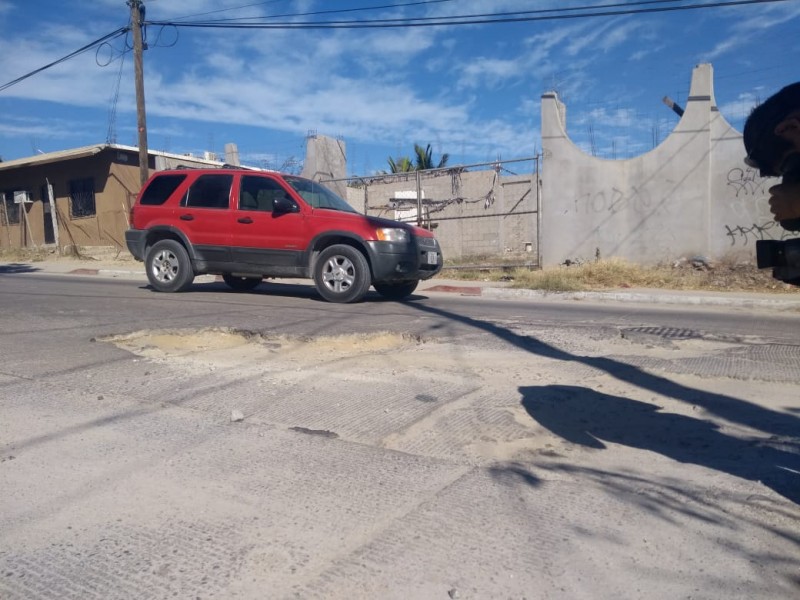 Bache tras bache caracteriza avenida La Paz