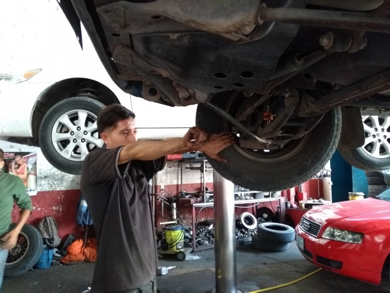 Baches afectan la suspensión del auto