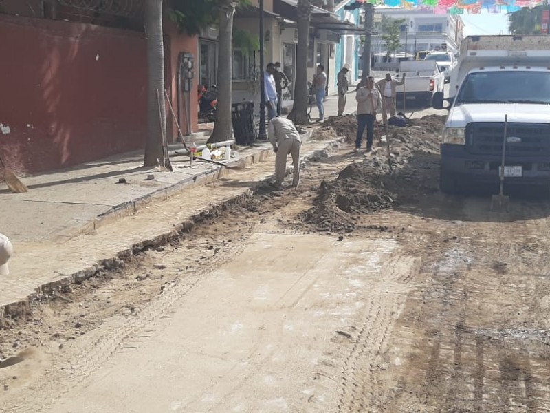 Baches calle Hidalgo tras fugas