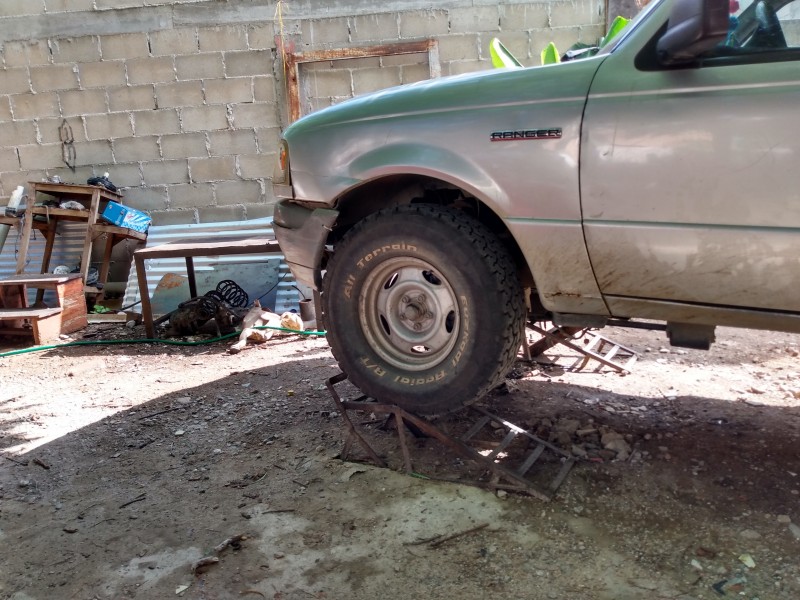 Baches; sangra bolsillo a automovilistas