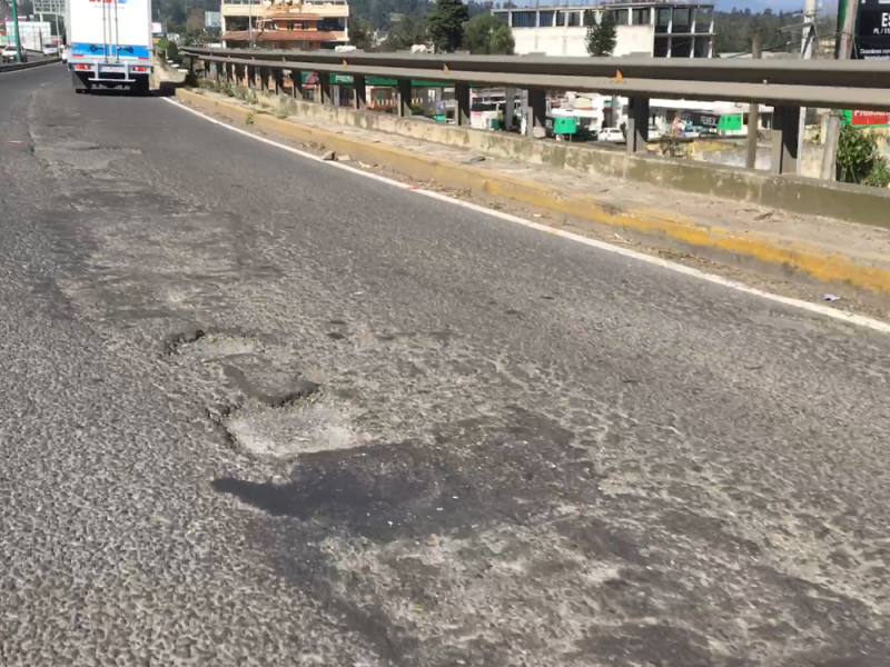 Baches invaden carriles del bulevar Xalapa-Banderilla MEGANOTICIAS