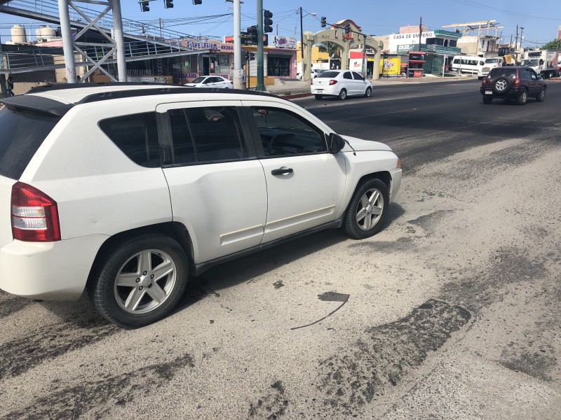 Baches ocasionan caos en vialidades de CSL