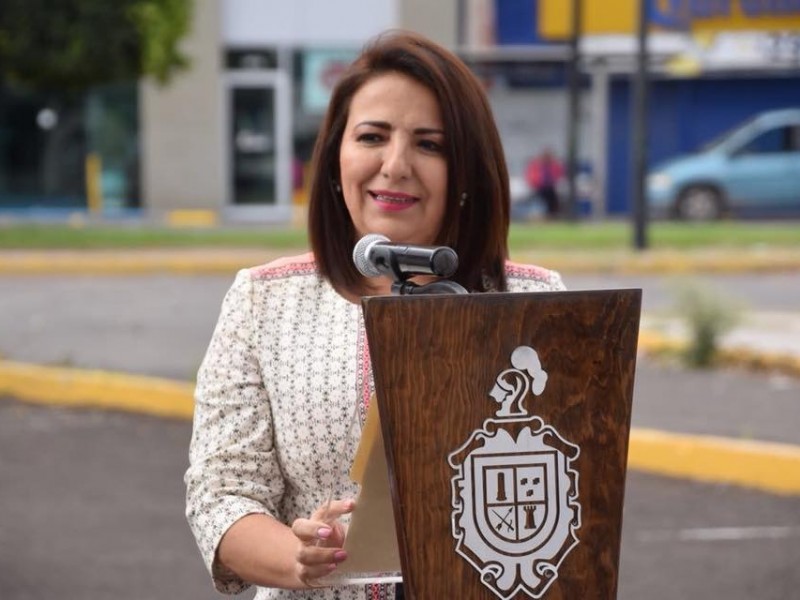 Baches y alumbrado se atenderán en breve: Betty